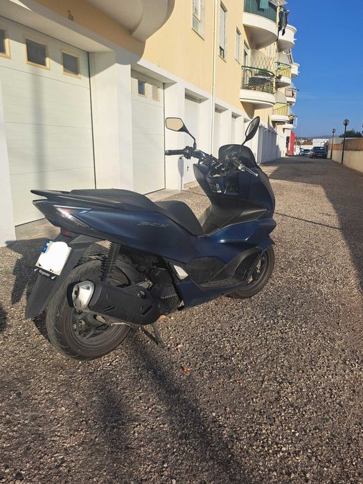 Mota scooter HONDA PCX 2024