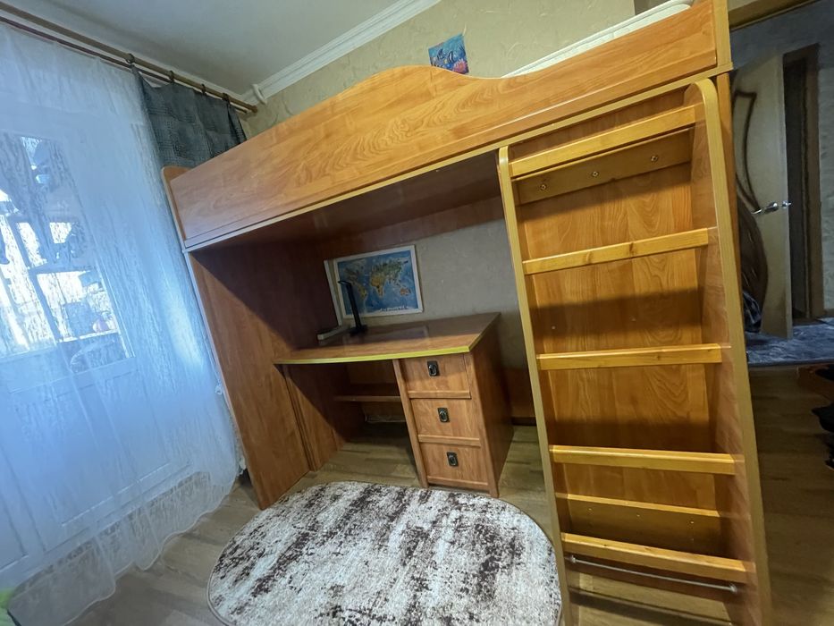 Прадам ліжко та шафа.