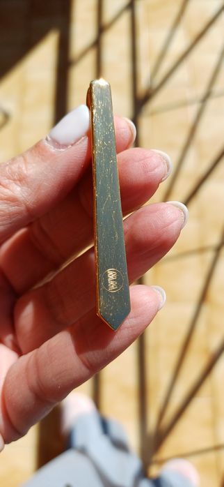 Alfinete de gravata dourado MM