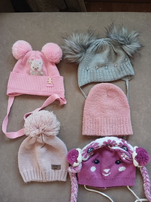 Шапочка, шапка зима, осінь на дівчинку. Дуже багато шапок на 1-3 роки.
