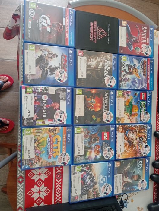 Vendo PS 4 na caixa original