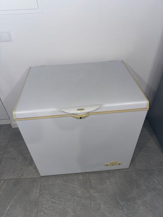 Arca congeladora a funcionar a 100%