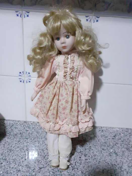 5 bonecas de porcelana