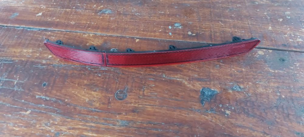 Задній правий відбивач на бампер до Tiguana 2020р.