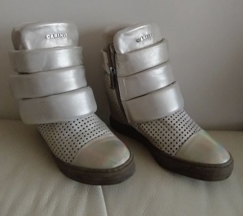 Buty firmy CARINII