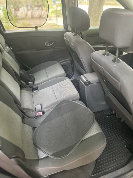 Продаж Renault scenic 2012 рік