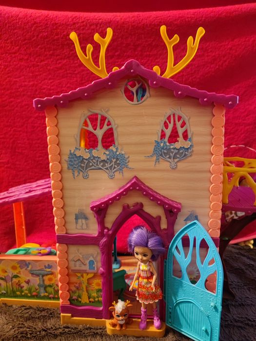 EnchanTimals - Przytulny Domek jelonków 53 cm 

Domek ma 53 cm wysokoś