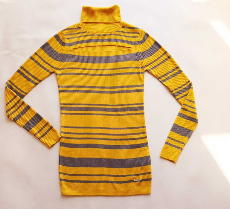 GUESS damski sweter golf z wycięciem