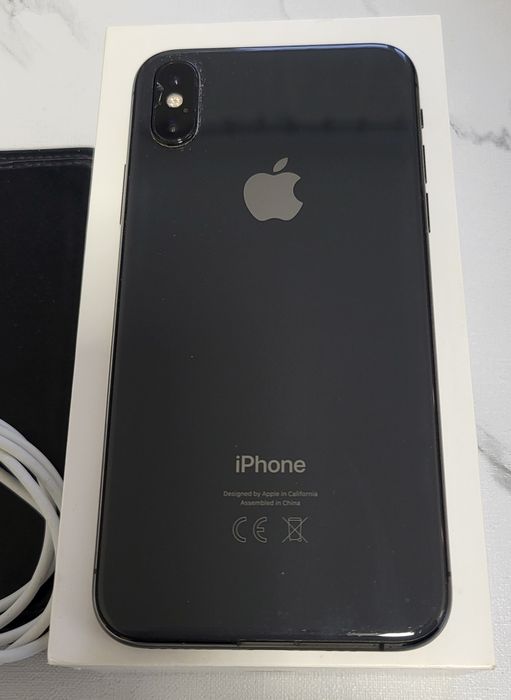 Телефон IPhone XS