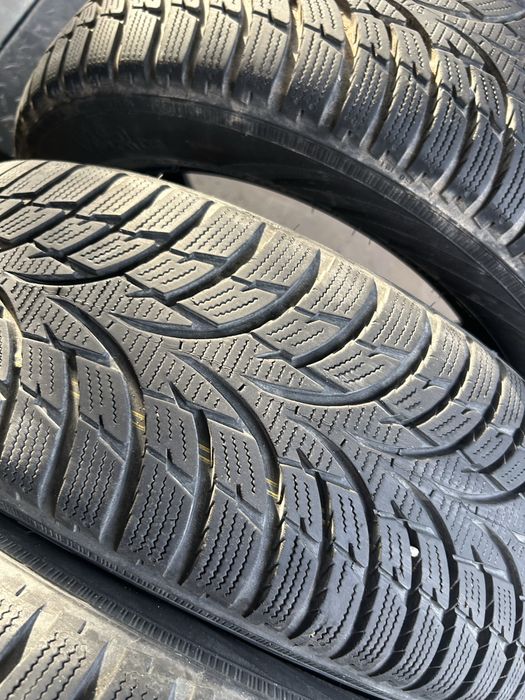 Komplet opon zimowcyh 185/60/15 nokian