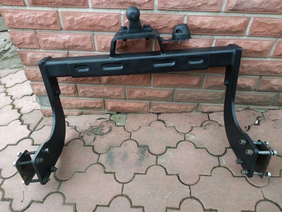 Фаркоп Крафтер . Спрінтер  . Бампер з пластиковою підніжкою . 14 р .