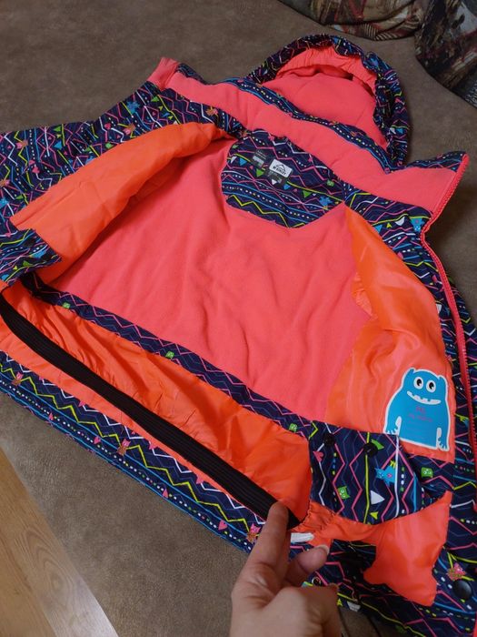 Продам детские куртки