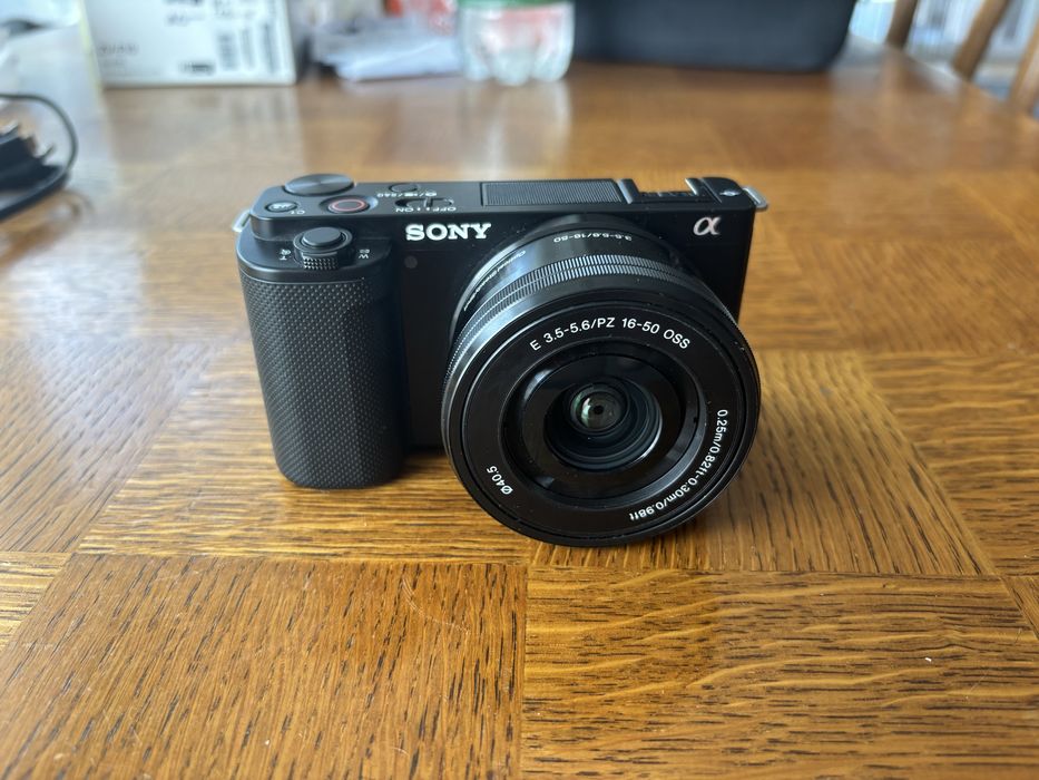 Sony ZV-E10 + E PZ 16-50 mm f/3.5-5.6 OSS