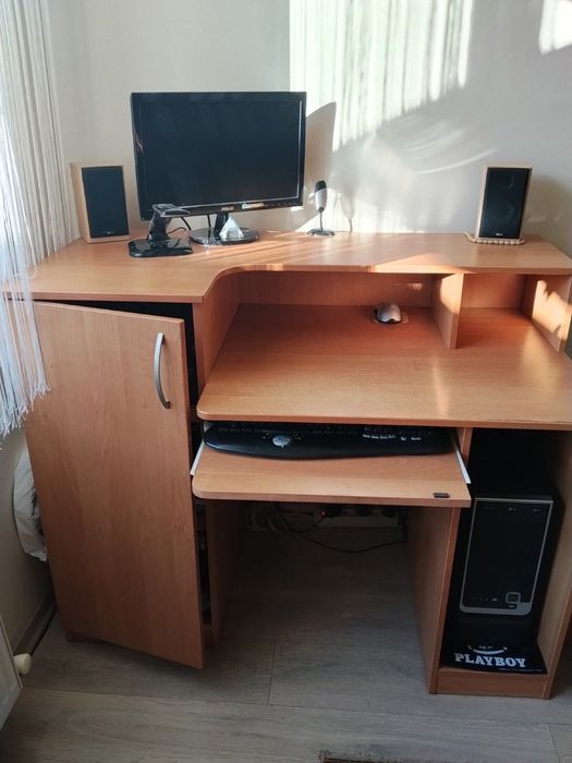 Продам компьютерный стол б/у