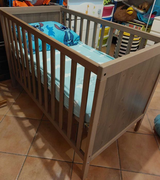 Berco e colchão ikea