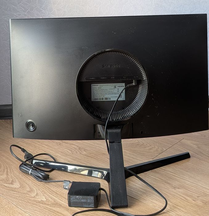 Продам  монітор вигнутий Samsung C24RG50FQI (24", VA, 144Hz)