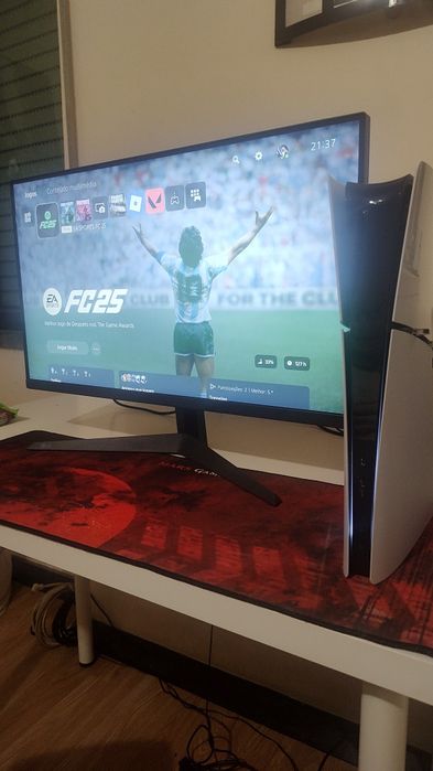 PlayStation 5 Slim Digital 1TB + Comando Freaks & Geeks (NOVO/SELADO)