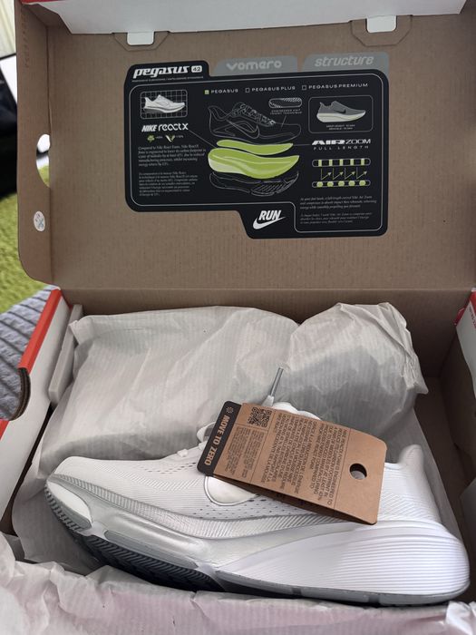 Nike Air Zoom Pegasus 42 White/ Metallic Silver, розмір 7 (24 см)