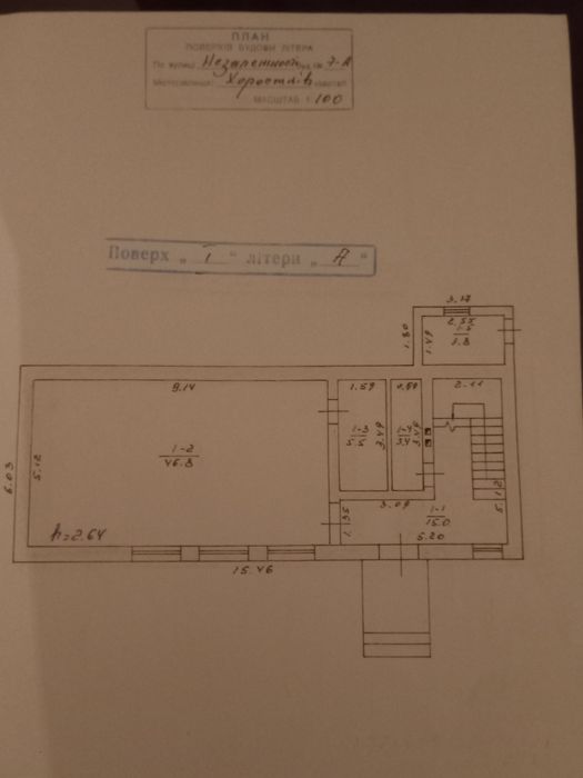 Трьохповерхова комерційна будівля, просторі  зали для торгівлі