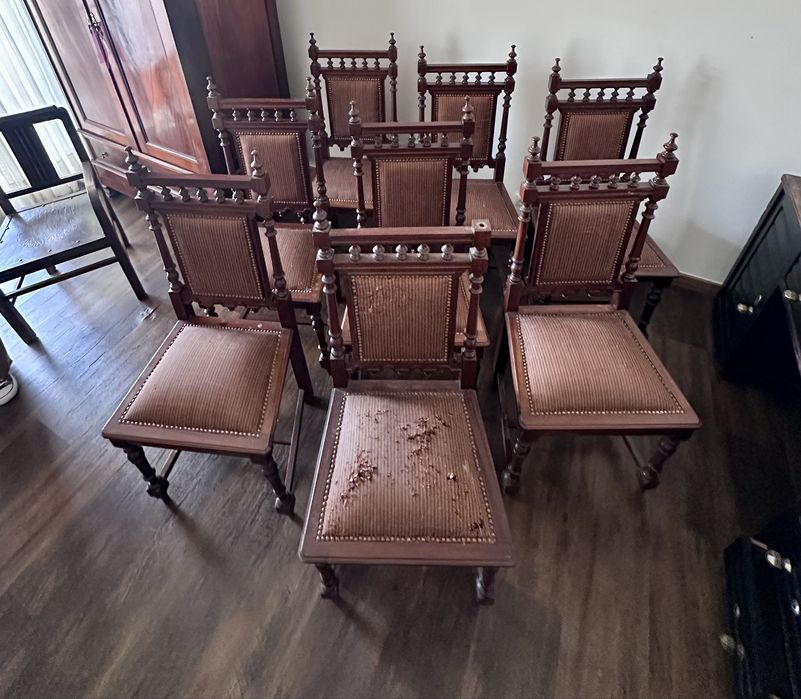 Conjunto de 8 Cadeiras de Madeira Nobre