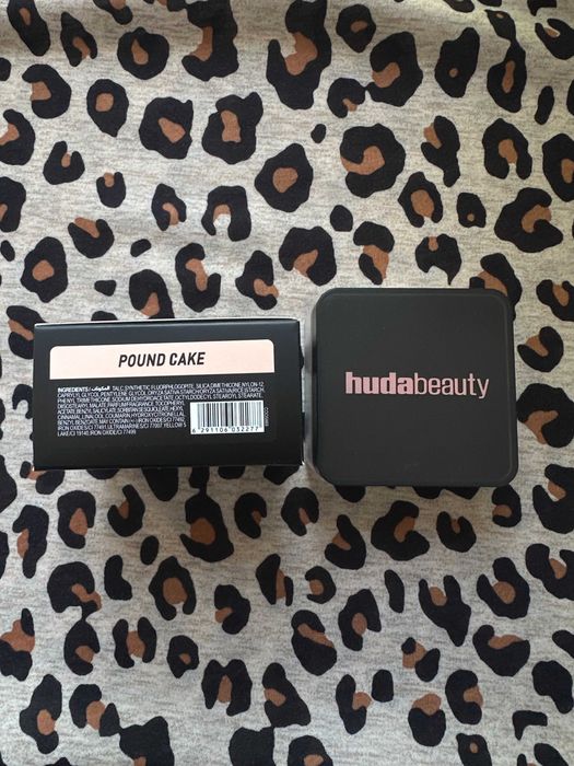 Puder Huda Beauty Pound Cake