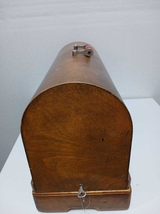 Ручная швейная машинка Подольск (полностью рабочая) в оригин. футляре