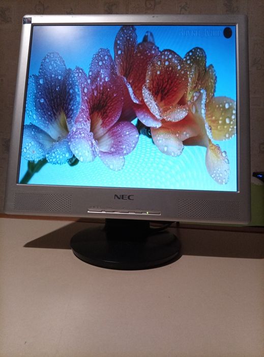Монитор NEC 700p с колонками и кабелями