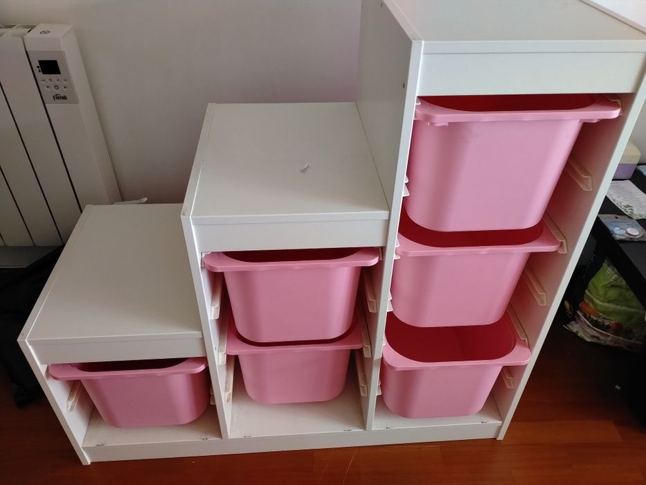 Móvel IKEA para arrumação de brinquedos