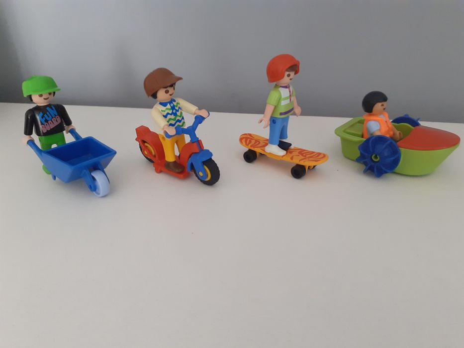 Dzieci i pojazdy. Playmobil