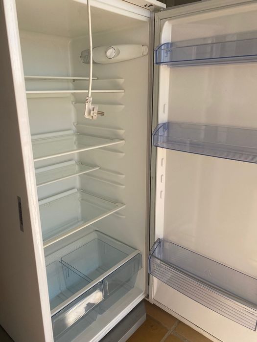 Frigorifico de encastrar novo AEG