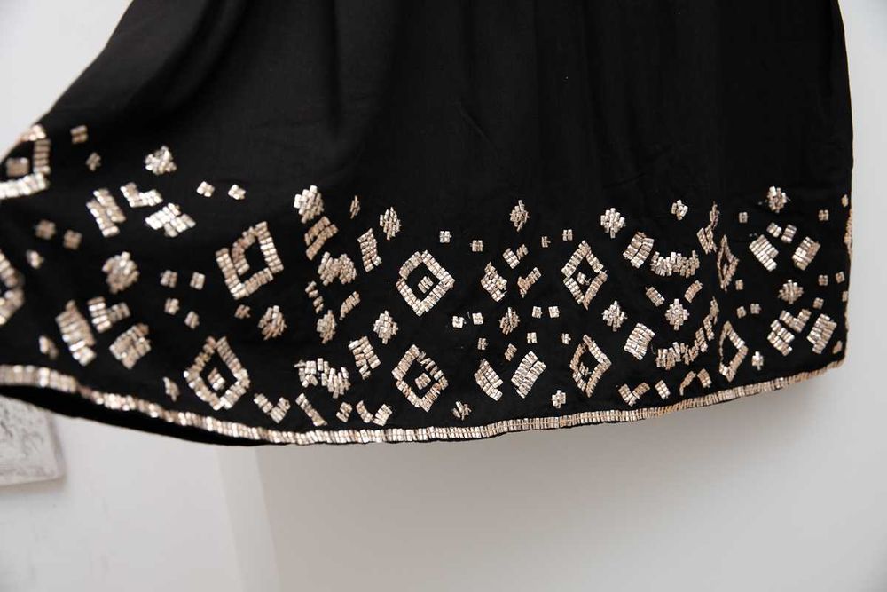 Piękna sukienka boho z cekinami troczkami