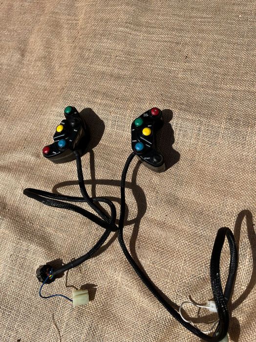 comandos volante pista R1 thumb controls