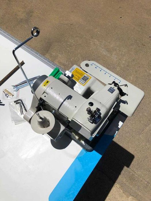 Máquina de  ponto  invisível / bainha Marsew nova