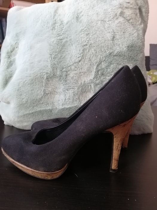 Czarne szpilki na platformie Deichmann