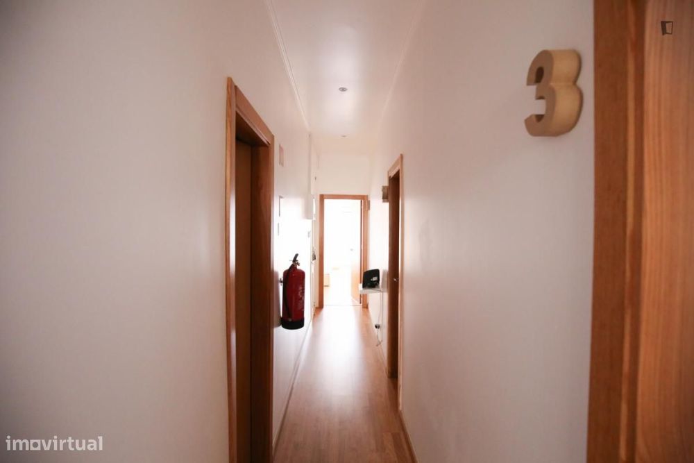 Quarto - localizado em São Bento Lisbon