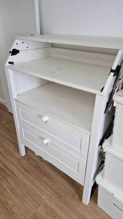 Comoda muda fraldas IKEA