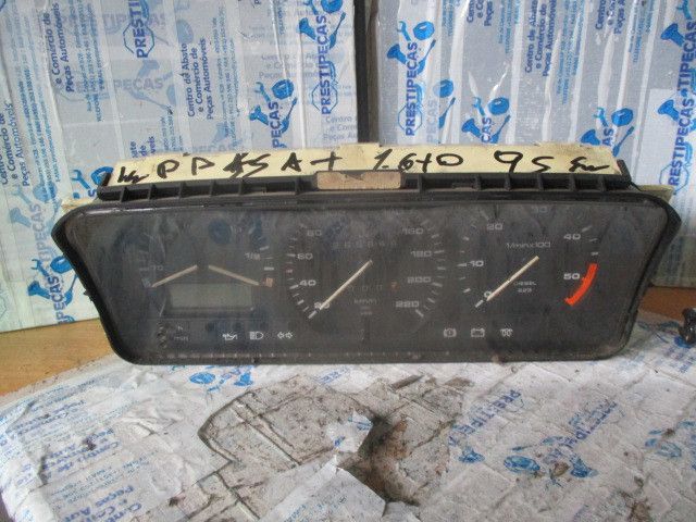 Quadrante / painel de instrumentos VOLKSWAGEN Passat (3A2, 35I)