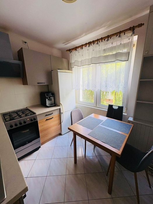 Przestronne, 4-pokojowe mieszkanie z balkonem i piwnicą – II piętro, świetny układ!