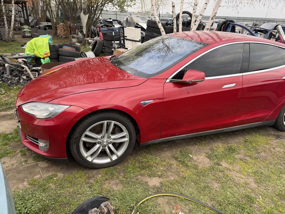 Tesla model S  85 задній привід