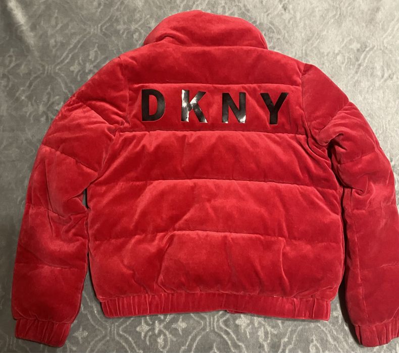Куртка женская зимняя р. S DKNY