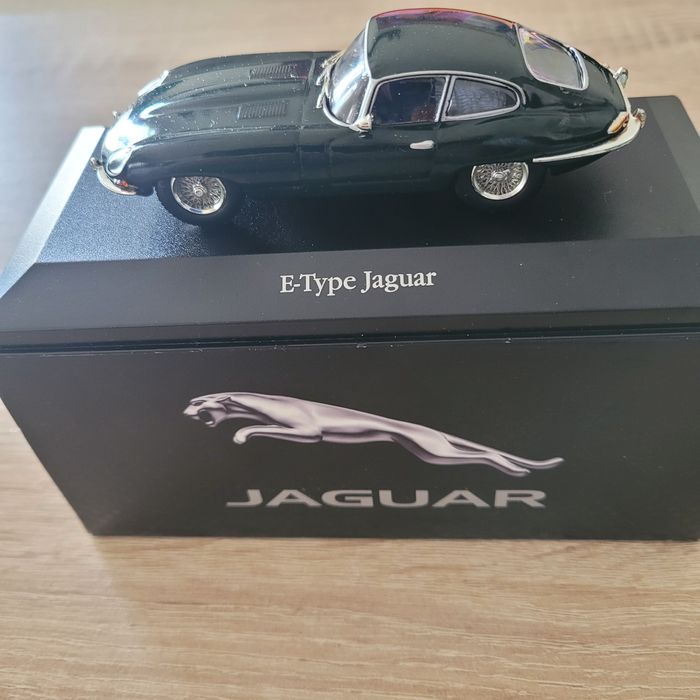 .Jaguar Type E..