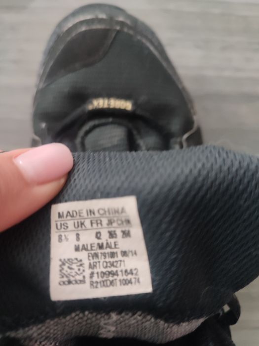 Продам кроссовки GORETEX