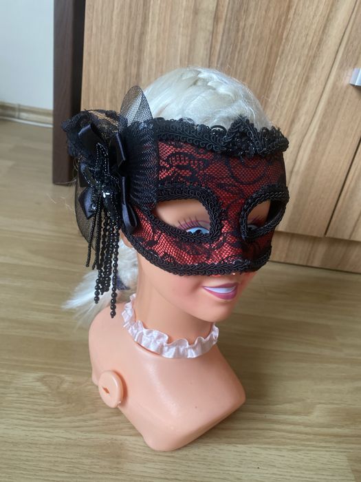 Карнавальні вечірні маски