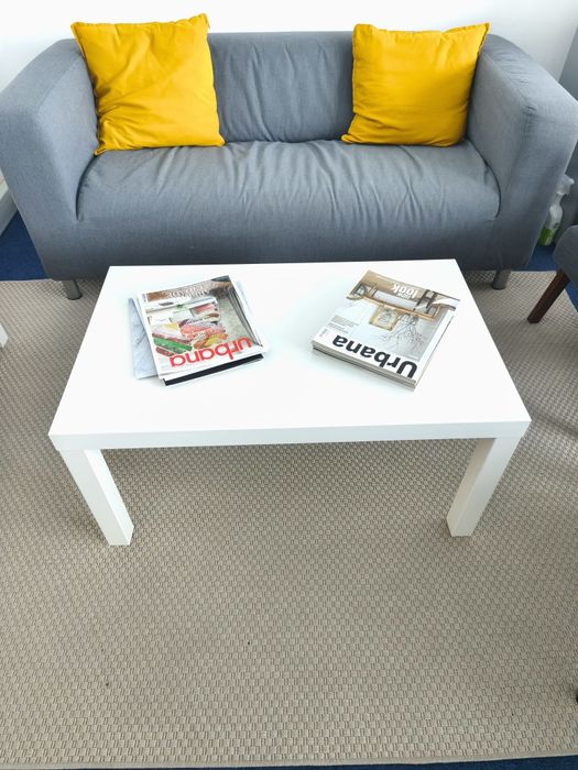 Móveis variados IKEA (secretarias, mesas, sofá)