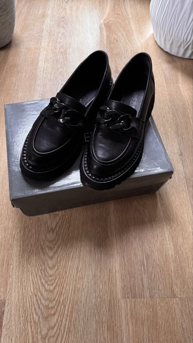 Czarne mokasyny Venezia 39 skóra naturalna łańcuszek