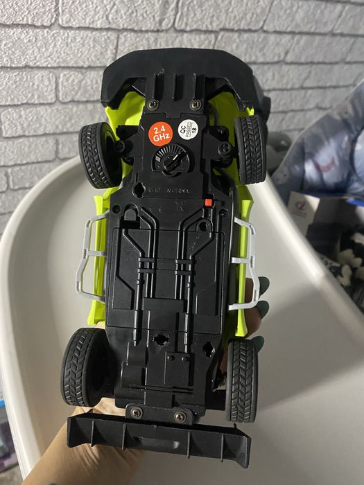 Машинка на пульту