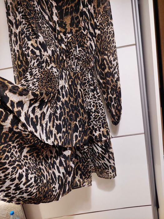 Śliczna sukienka w panterkę