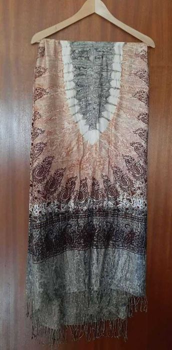 Echarpe de cornucopias em tons cinzento e bordeaux