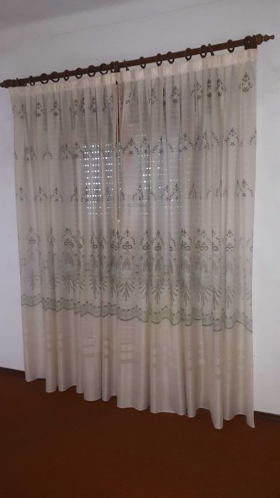 Cortinados em excelente estado - Baixa de preço. NOVO PREÇO 70 euros
