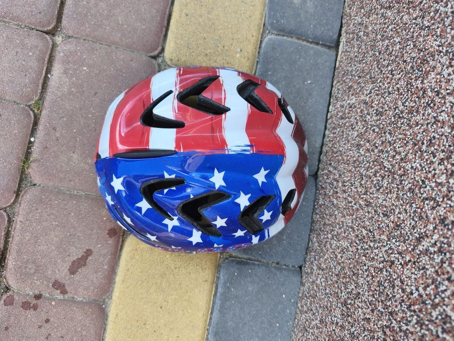 Kask dziecięcy USA z ledem